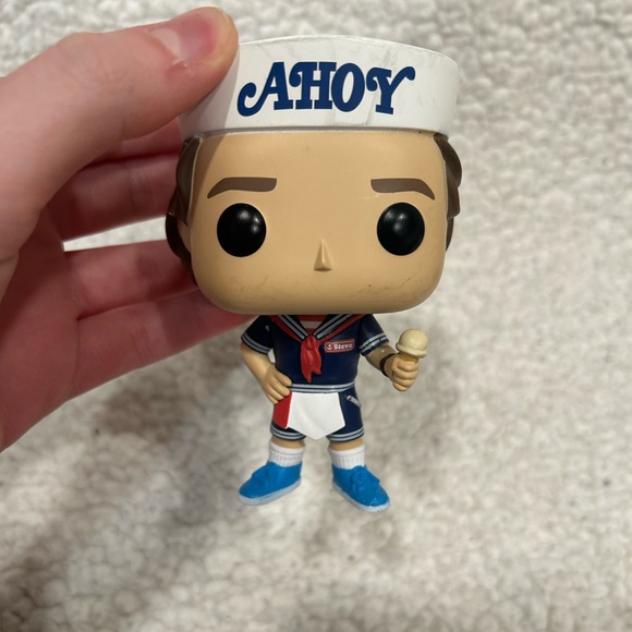Funko POP! #803 Stranger Things Steve with Ice cream Scoops Ahoy - Picture 2 of 9